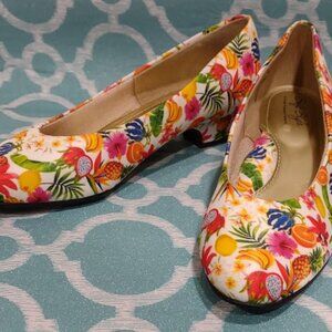 SOFT STYLE HUSH PUPPIES LOW HEEL PUMP TROPICAL FRUIT PRINT SUMMER SIZE 7 1/2